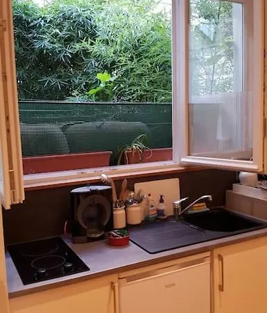 Charming In A Courtyard In Appartamento Parigi